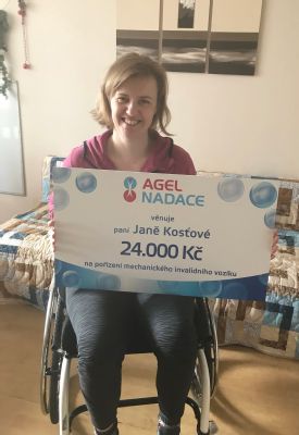 Handicapovaná mistryně světa a máma dvojčat získala od NADACE AGEL nový vozík