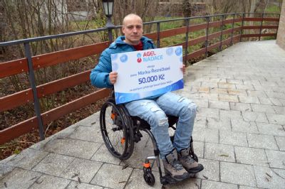 NADACE AGEL přispěla hendikepovanému Marku Řezníčkovi částkou 50 tisíc na nový elektrický pohon k vozíku