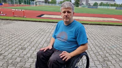 NADACE AGEL přispěla aktivnímu IT specialistovi na lehčí invalidní vozík