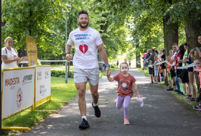 Charitativní běh Nadace AGEL z Třince do Českého Těšína startuje již v neděli tradičně i s Oceláři - letos běží Flynn a Průšek